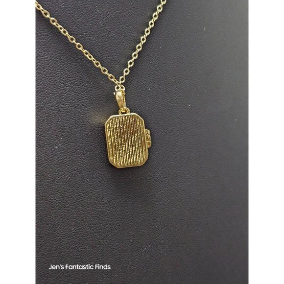 Gold Greenwich‎ Locket Necklace With Chain New - Picture 11 of 11